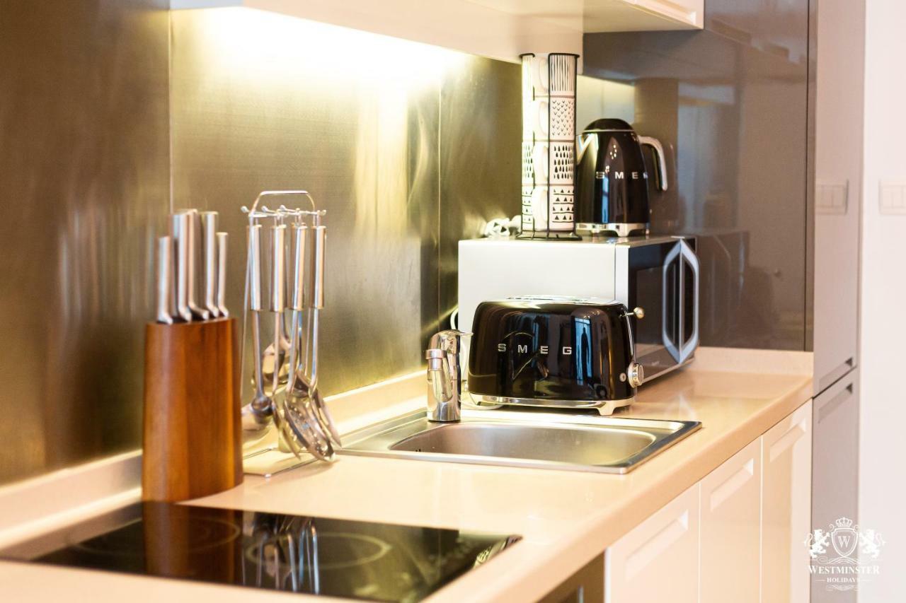 Westminster Claren Tower - Downtown Apartment Дубай Екстериор снимка