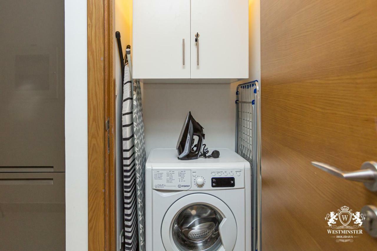 Westminster Claren Tower - Downtown Apartment Дубай Екстериор снимка
