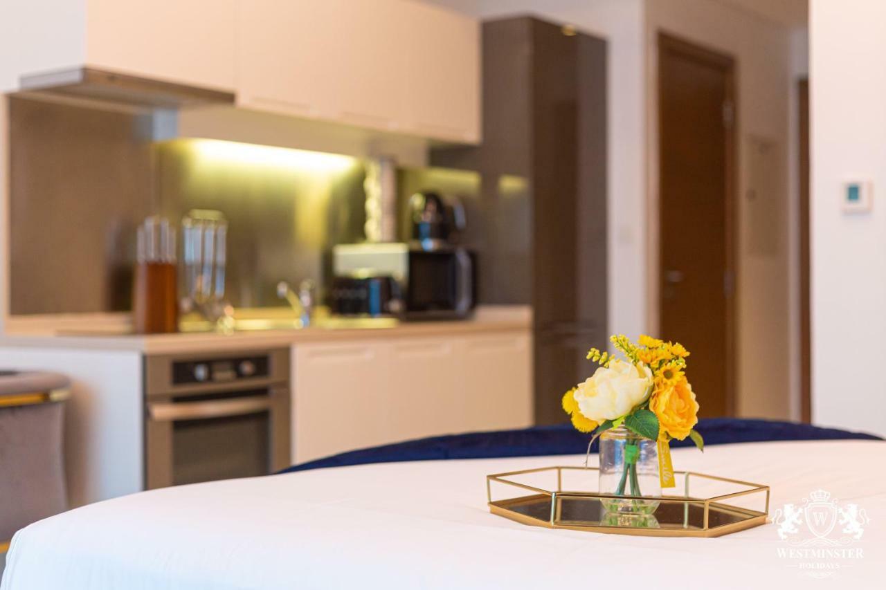 Westminster Claren Tower - Downtown Apartment Дубай Екстериор снимка